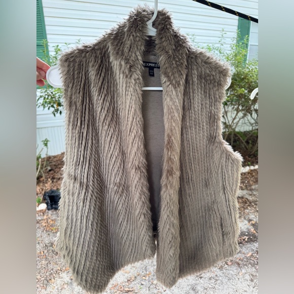 Express faux fur vest - Picture 1 of 3